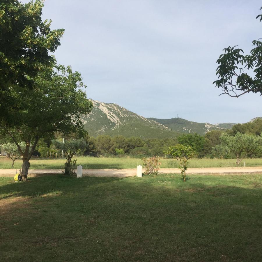 Sur Les Pas De Pagnol Bed & Breakfast โอบาญ ภายนอก รูปภาพ