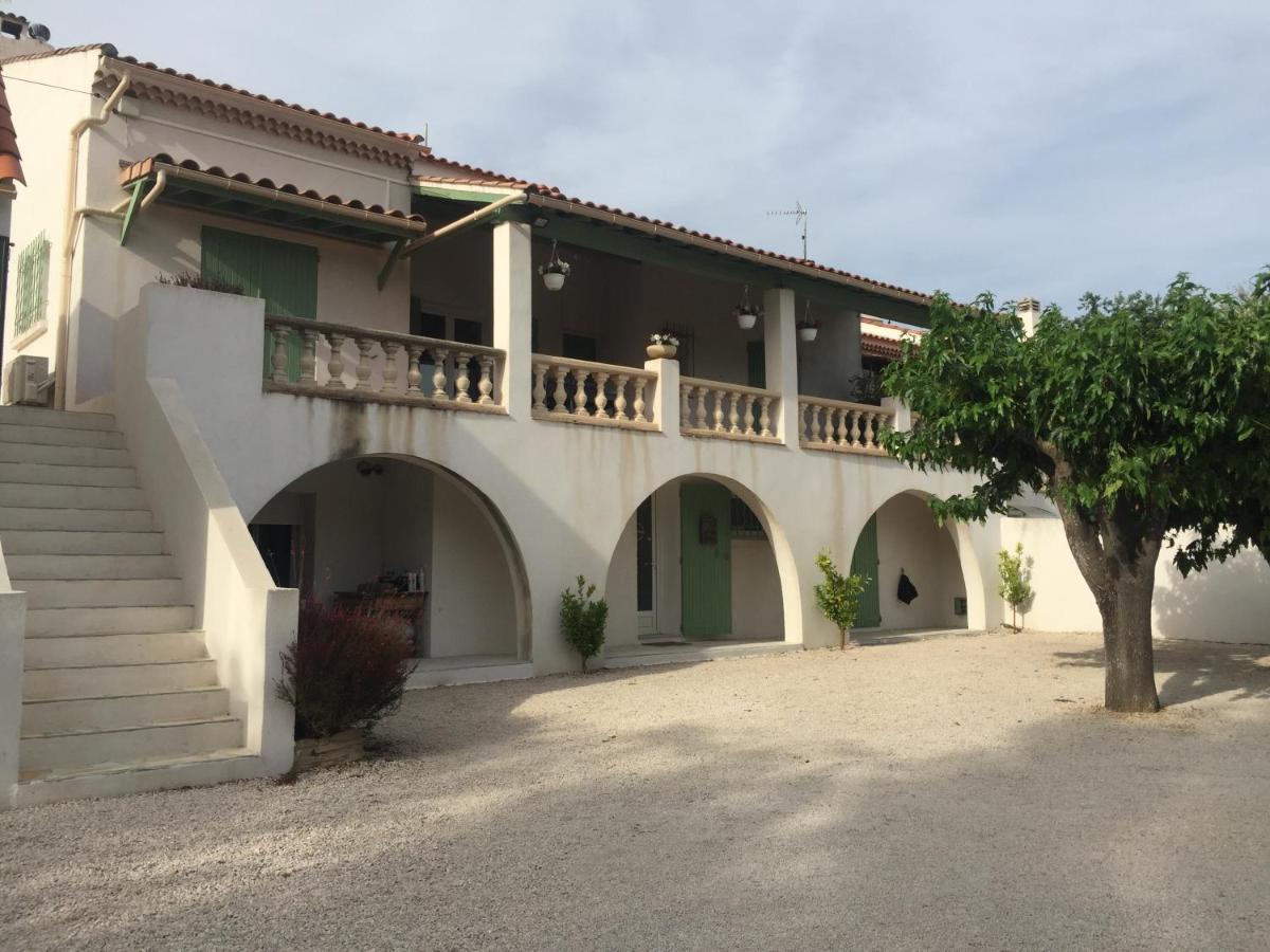 Sur Les Pas De Pagnol Bed & Breakfast โอบาญ ภายนอก รูปภาพ