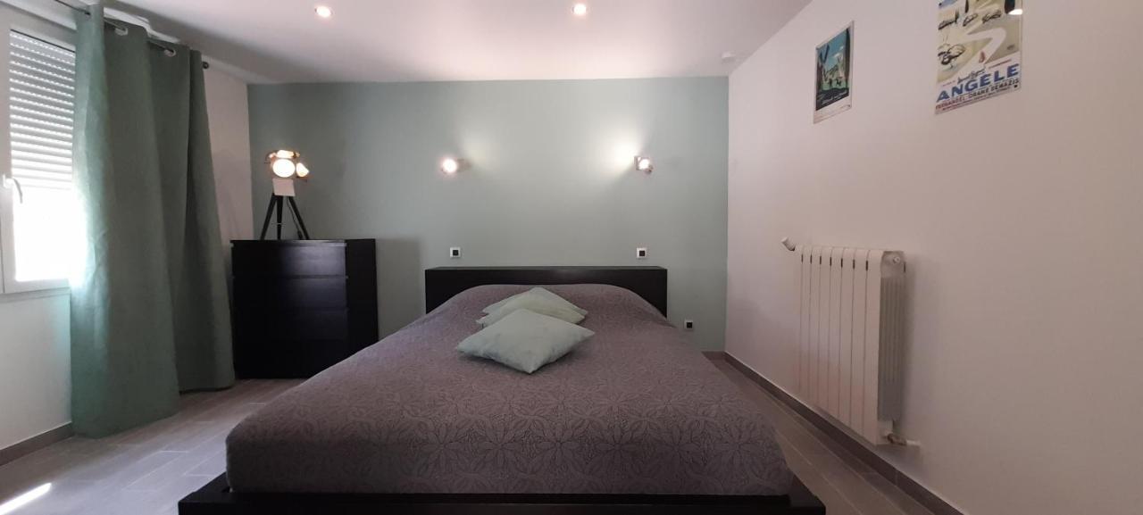 Sur Les Pas De Pagnol Bed & Breakfast โอบาญ ภายนอก รูปภาพ