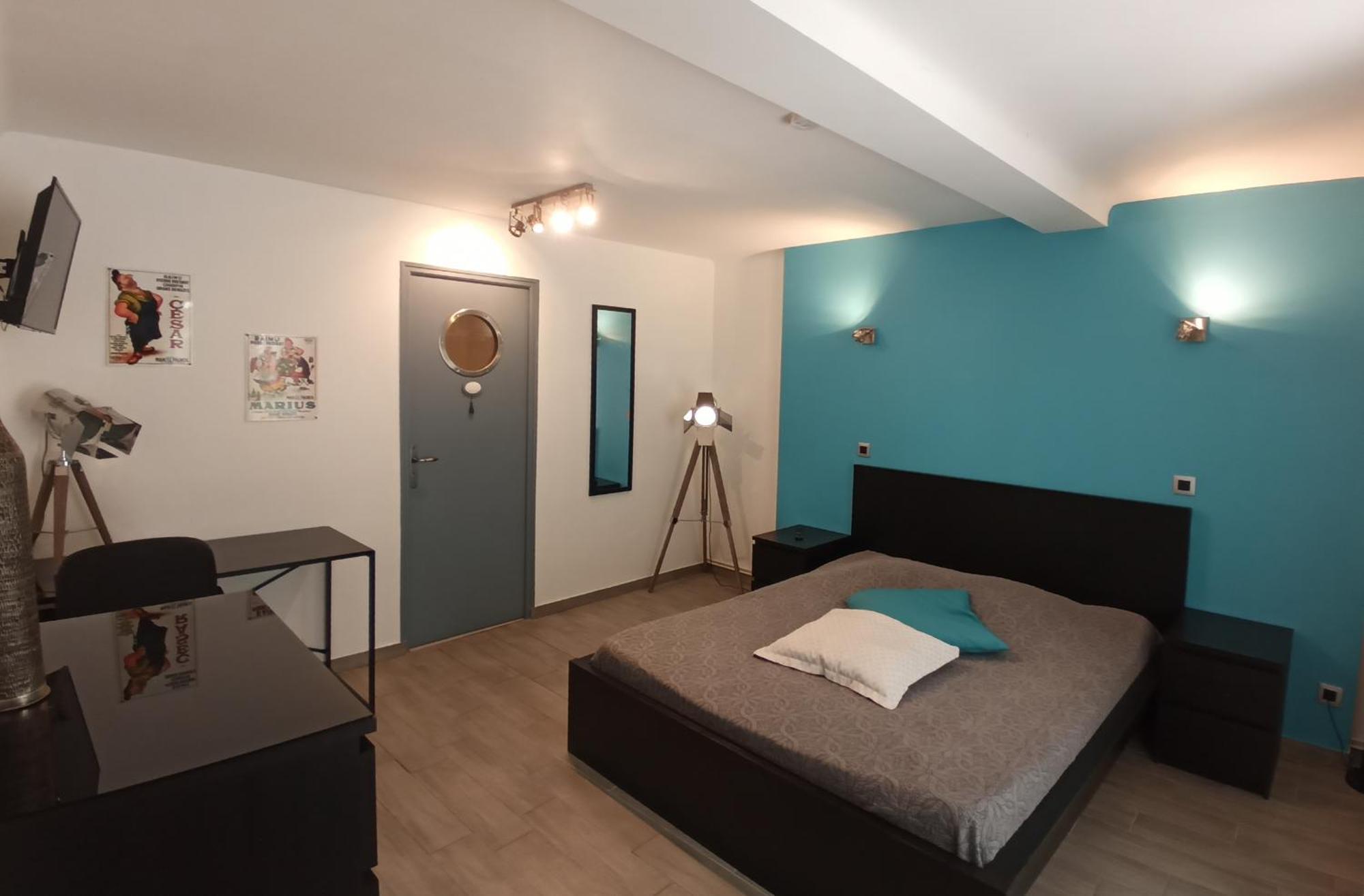 Sur Les Pas De Pagnol Bed & Breakfast โอบาญ ภายนอก รูปภาพ