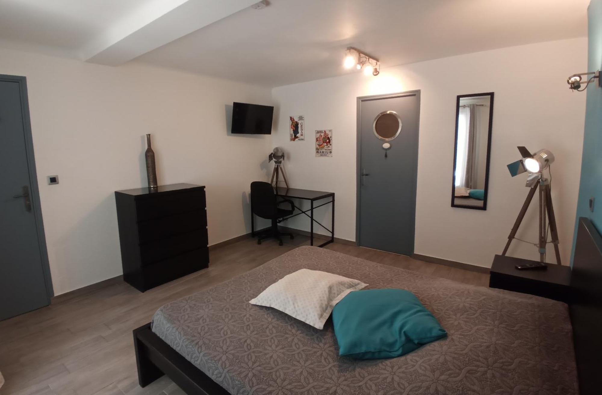 Sur Les Pas De Pagnol Bed & Breakfast โอบาญ ห้อง รูปภาพ